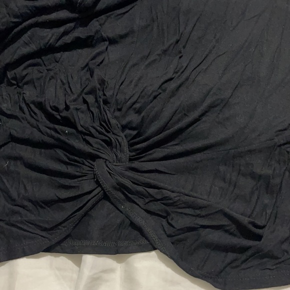 BLACK CROP LONG SLEEVE FRONT TWIST - Picture 2 of 3